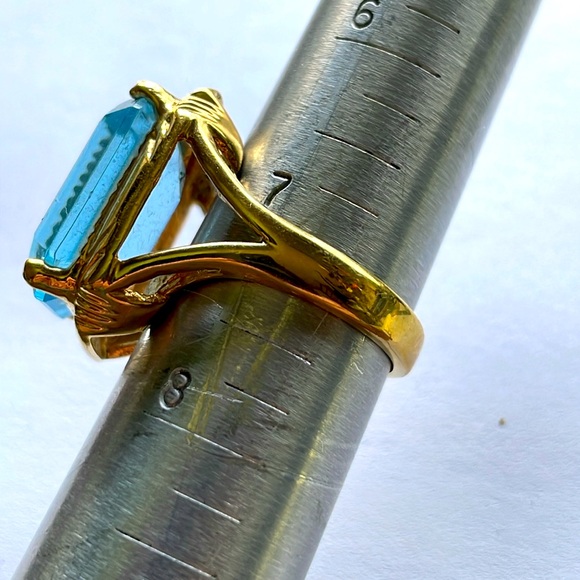 Cocktail Ring Bold Yellow Gold Plated Blue Glass Stone Size 7 Ring - Picture 6 of 6